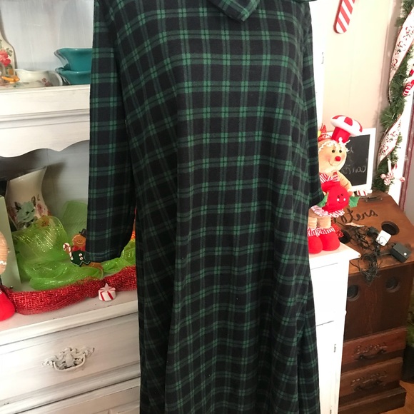 🌲. Lovely Plus Size Dress 👗 - Picture 2 of 6